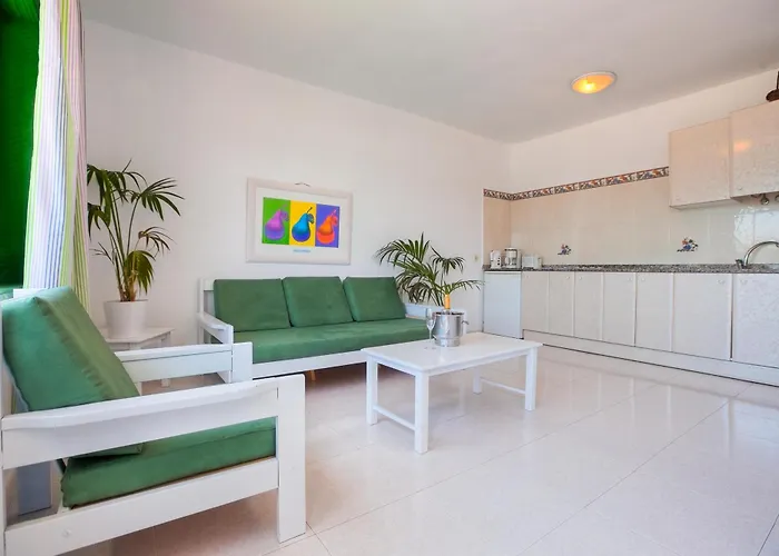 Rocas Blancas Puerto del Carmen (Lanzarote)